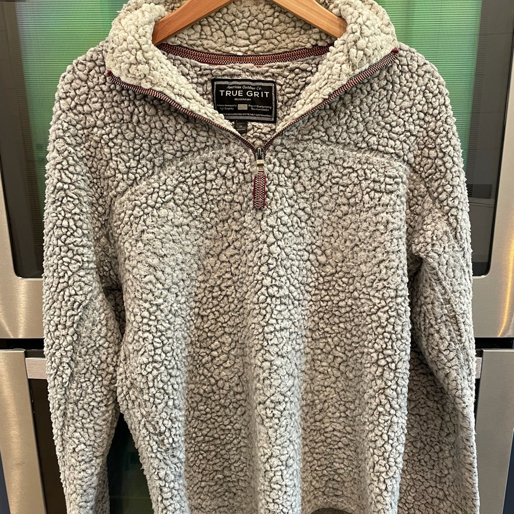 Unisex True Grit pull over jacket. Very comfy